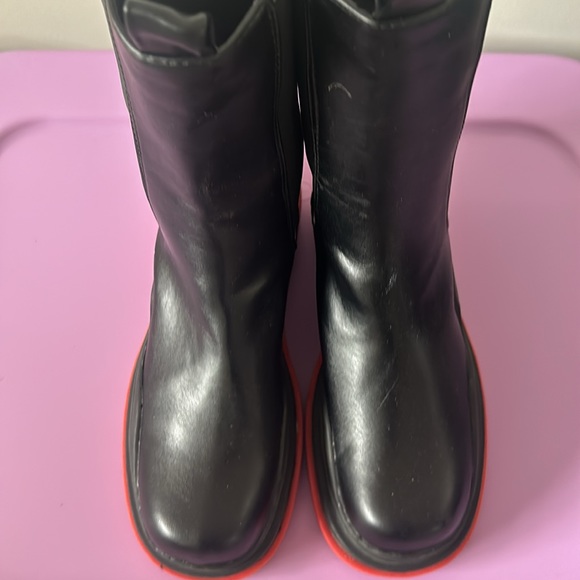 Boots - Picture 3 of 5